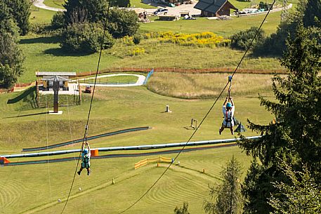 Fun Area dell'Angelo di Tarvisio: for young and old, an area that offers various activities and all within easy reach: zipline, bobsleigh on rails, bike park, animal trail, footpath and park for children