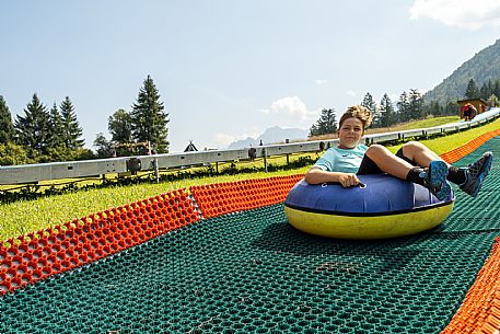 Fun Area dell'Angelo di Tarvisio: for young and old, an area that offers various activities and all within easy reach: zipline, bobsleigh on rails, bike park, animal trail, footpath and park for children