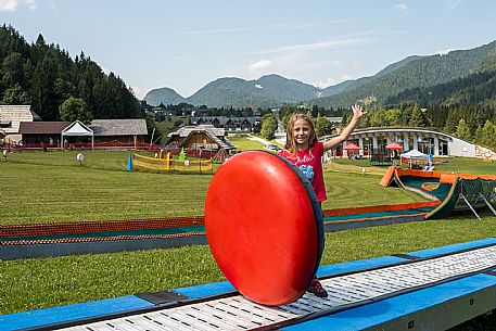 Fun Area dell'Angelo di Tarvisio: for young and old, an area that offers various activities and all within easy reach: zipline, bobsleigh on rails, bike park, animal trail, footpath and park for children