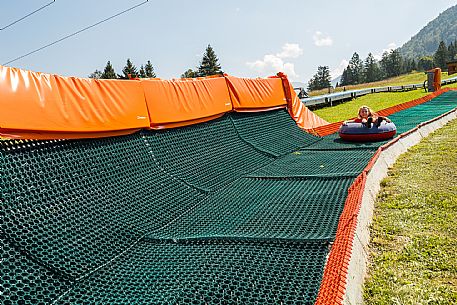 Fun Area dell'Angelo di Tarvisio: for young and old, an area that offers various activities and all within easy reach: zipline, bobsleigh on rails, bike park, animal trail, footpath and park for children