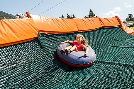 Fun Area dell'Angelo di Tarvisio: for young and old, an area that offers various activities and all within easy reach: zipline, bobsleigh on rails, bike park, animal trail, footpath and park for children