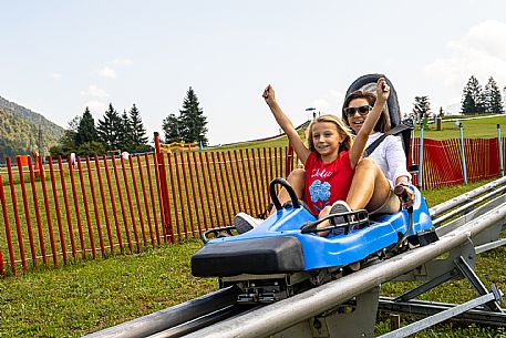 Fun Area dell'Angelo di Tarvisio: for young and old, an area that offers various activities and all within easy reach: zipline, bobsleigh on rails, bike park, animal trail, footpath and park for children