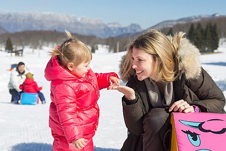 Famyly with kids at Nevelandia, Aviano.