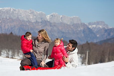 Famyly with kids at Nevelandia, Aviano.