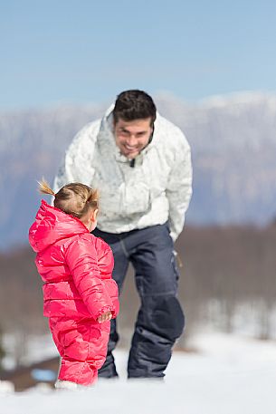 Famyly with kids at Nevelandia, Aviano.