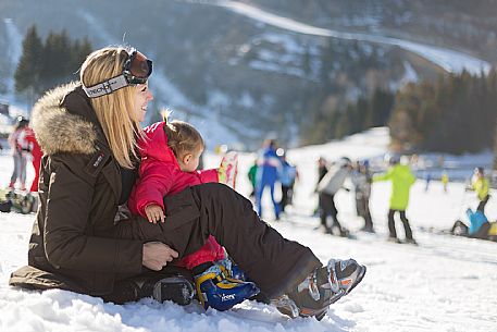 Famyly with kids at Nevelandia, Aviano.