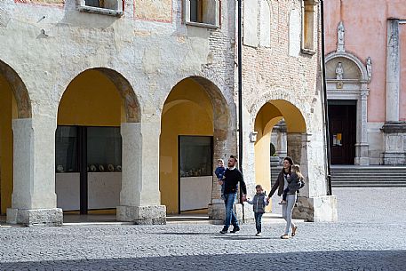 Family with kids at Pordenone center.