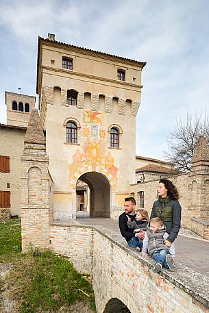 Family with kids visiting Sesto al Reghena.