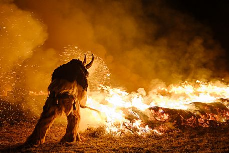 Krampus and St Nicholas, the tradition of 5 December in Tarvisio. Here in Rutte Grande Krampus and St Nicholas, the tradition of 5 December in Tarvisio. Here in Rutte Grande