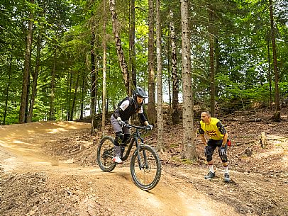 The Angel Bike Park offers a real alternative for those seeking adrenaline and fun, with two routes, Cervo for beginners and Lince, longer, for the more experienced. Tarvisio, Piana dell'Angelo. The Angel Bike Park offers a real alternative for those seeking adrenaline and fun, with two routes, Cervo for beginners and Lince, longer, for the more experienced. Tarvisio, Piana dell'Angelo.
