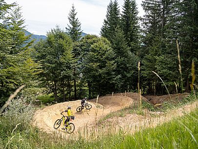 The Angel Bike Park offers a real alternative for those seeking adrenaline and fun, with two routes, Cervo for beginners and Lince, longer, for the more experienced. Tarvisio, Piana dell'Angelo. The Angel Bike Park offers a real alternative for those seeking adrenaline and fun, with two routes, Cervo for beginners and Lince, longer, for the more experienced. Tarvisio, Piana dell'Angelo.