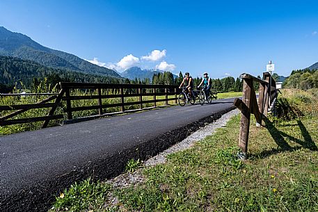 Alpe Adria cycle path - Finanziato dal Fondo europeo di sviluppo regionale e Interreg V-A Italia-Austria 2014-2020 progetto BIKE NAT