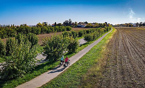 Alpe Adria cycle path - Venzone-Udine-Finanziato dal Fondo europeo di sviluppo regionale e Interreg V-A Italia-Austria 2014-2020 progetto BIKE NAT