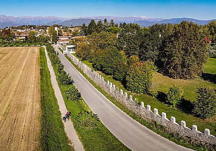 Alpe Adria cycle path - Venzone-Udine-Finanziato dal Fondo europeo di sviluppo regionale e Interreg V-A Italia-Austria 2014-2020 progetto BIKE NAT