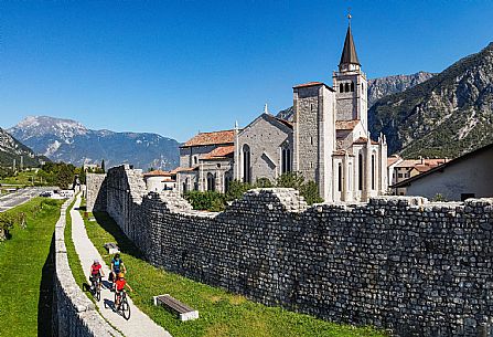 Alpe Adria cycle path - Venzone-Udine-Finanziato dal Fondo europeo di sviluppo regionale e Interreg V-A Italia-Austria 2014-2020 progetto BIKE NAT