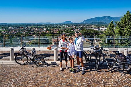 Alpe Adria cycle path - Venzone-Udine-Finanziato dal Fondo europeo di sviluppo regionale e Interreg V-A Italia-Austria 2014-2020 progetto BIKE NAT