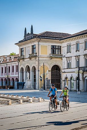 Alpe Adria cycle path - Udine-Grado-Finanziato dal Fondo europeo di sviluppo regionale e Interreg V-A Italia-Austria 2014-2020 progetto BIKE NAT