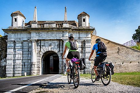 Alpe Adria cycle path - Udine-Grado-Finanziato dal Fondo europeo di sviluppo regionale e Interreg V-A Italia-Austria 2014-2020 progetto BIKE NAT