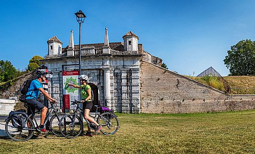 Alpe Adria cycle path - Udine-Grado-Finanziato dal Fondo europeo di sviluppo regionale e Interreg V-A Italia-Austria 2014-2020 progetto BIKE NAT