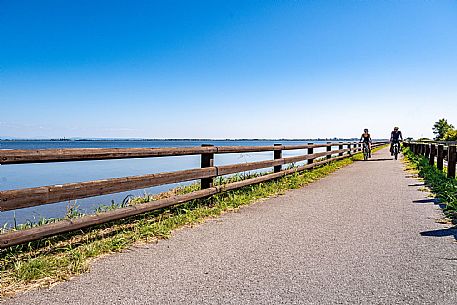 Alpe Adria cycle path - Udine-Grado-Finanziato dal Fondo europeo di sviluppo regionale e Interreg V-A Italia-Austria 2014-2020 progetto BIKE NAT