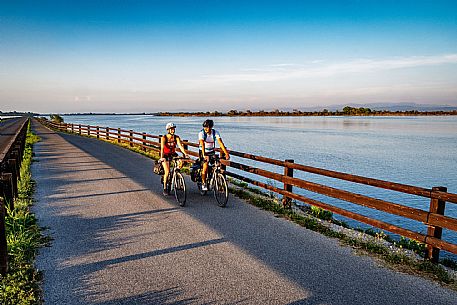 Alpe Adria cycle path - Udine-Grado-Finanziato dal Fondo europeo di sviluppo regionale e Interreg V-A Italia-Austria 2014-2020 progetto BIKE NAT