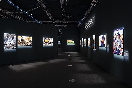 Steve Mc Curry Exhibition - Salone degli Incanti - Trieste