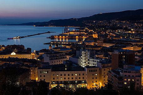 Triest by night