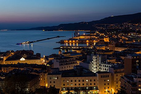 Triest by night