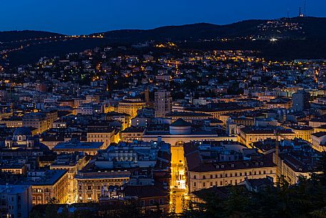 Triest by night