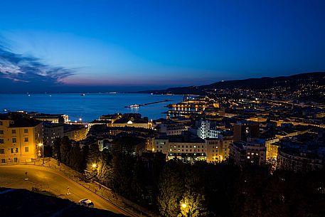 Triest by night