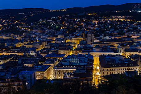 Triest by night