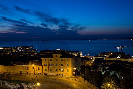 Triest by night