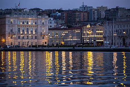 Triest by night