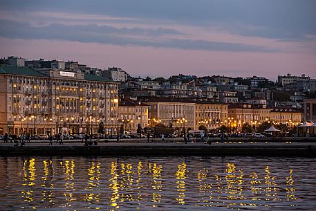 Triest by night