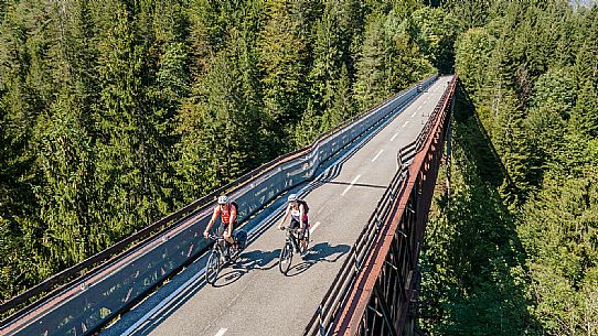 Alpe Adria cycle path - Finanziato dal Fondo europeo di sviluppo regionale e Interreg V-A Italia-Austria 2014-2020 progetto BIKE NAT