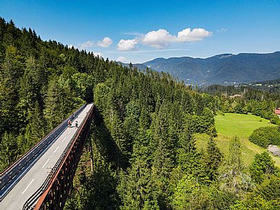 Alpe Adria cycle path - Finanziato dal Fondo europeo di sviluppo regionale e Interreg V-A Italia-Austria 2014-2020 progetto BIKE NAT