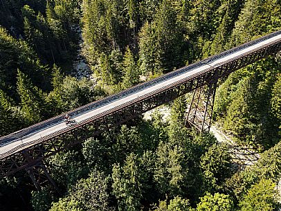 Alpe Adria cycle path - Finanziato dal Fondo europeo di sviluppo regionale e Interreg V-A Italia-Austria 2014-2020 progetto BIKE NAT