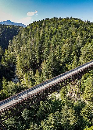 Alpe Adria cycle path - Finanziato dal Fondo europeo di sviluppo regionale e Interreg V-A Italia-Austria 2014-2020 progetto BIKE NAT