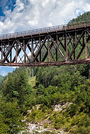 Alpe Adria cycle path - Tarvisio-Venzone-Finanziato dal Fondo europeo di sviluppo regionale e Interreg V-A Italia-Austria 2014-2020 progetto BIKE NAT