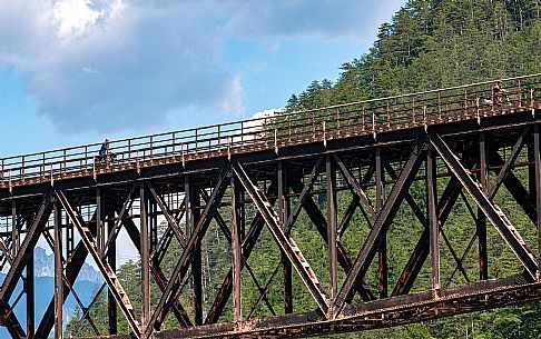 Alpe Adria cycle path - Tarvisio-Venzone-Finanziato dal Fondo europeo di sviluppo regionale e Interreg V-A Italia-Austria 2014-2020 progetto BIKE NAT