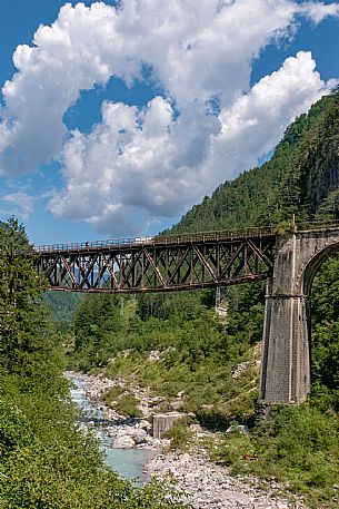 Alpe Adria cycle path - Tarvisio-Venzone-Finanziato dal Fondo europeo di sviluppo regionale e Interreg V-A Italia-Austria 2014-2020 progetto BIKE NAT