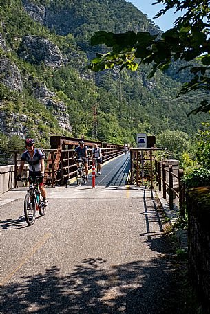 Alpe Adria cycle path - Tarvisio-Venzone-Finanziato dal Fondo europeo di sviluppo regionale e Interreg V-A Italia-Austria 2014-2020 progetto BIKE NAT