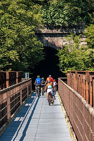 Alpe Adria cycle path - Tarvisio-Venzone-Finanziato dal Fondo europeo di sviluppo regionale e Interreg V-A Italia-Austria 2014-2020 progetto BIKE NAT