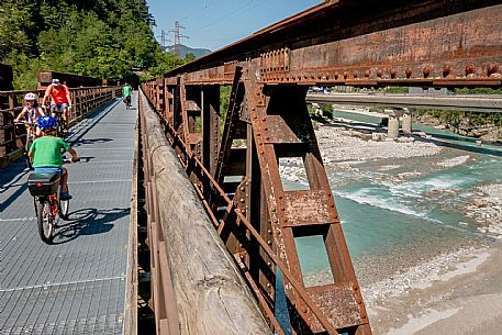 Alpe Adria cycle path - Tarvisio-Venzone-Finanziato dal Fondo europeo di sviluppo regionale e Interreg V-A Italia-Austria 2014-2020 progetto BIKE NAT