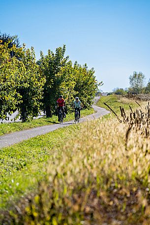 Alpe Adria cycle path - Venzone-Udine-Finanziato dal Fondo europeo di sviluppo regionale e Interreg V-A Italia-Austria 2014-2020 progetto BIKE NAT