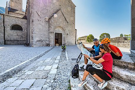 Alpe Adria cycle path - Venzone-Udine-Finanziato dal Fondo europeo di sviluppo regionale e Interreg V-A Italia-Austria 2014-2020 progetto BIKE NAT