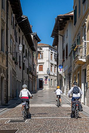 Alpe Adria cycle path - Venzone-Udine-Finanziato dal Fondo europeo di sviluppo regionale e Interreg V-A Italia-Austria 2014-2020 progetto BIKE NAT