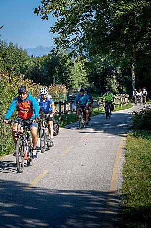 Alpe Adria cycle path - Venzone-Udine-Finanziato dal Fondo europeo di sviluppo regionale e Interreg V-A Italia-Austria 2014-2020 progetto BIKE NAT