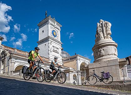 Alpe Adria cycle path - Venzone-Udine-Finanziato dal Fondo europeo di sviluppo regionale e Interreg V-A Italia-Austria 2014-2020 progetto BIKE NAT