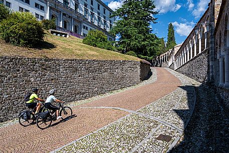 Alpe Adria cycle path - Venzone-Udine-Finanziato dal Fondo europeo di sviluppo regionale e Interreg V-A Italia-Austria 2014-2020 progetto BIKE NAT